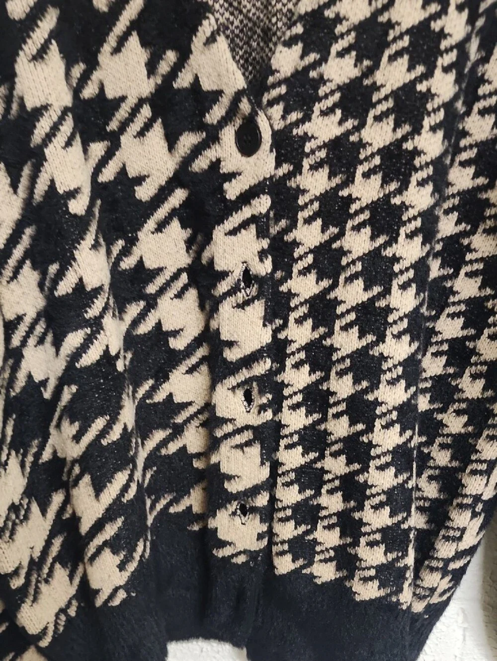 Houndstooth Knit Cardigan in Black and Beige